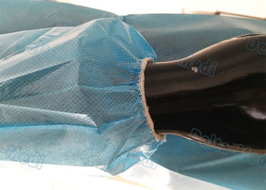 Blaue wasserdichte Wegwerfisolierungs-Kleiderbindungen auf Hals-Gummiband-Stulpe